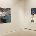 Katri Mononen: vas. Sirkusuni, 2012, akryyli kankaalle, 130 x 150 cm, oik. Dubai Ski, 2012, akryyli kankaalle, 150 x 130 cm